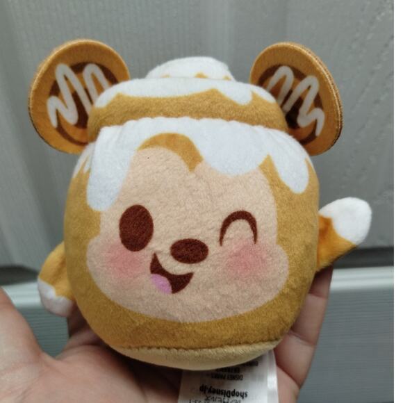 Disney Store Mickey Mouse Munchling 4" Cinnamon Roll *Small Flaw* Mini Plushie - Picture 1 of 4